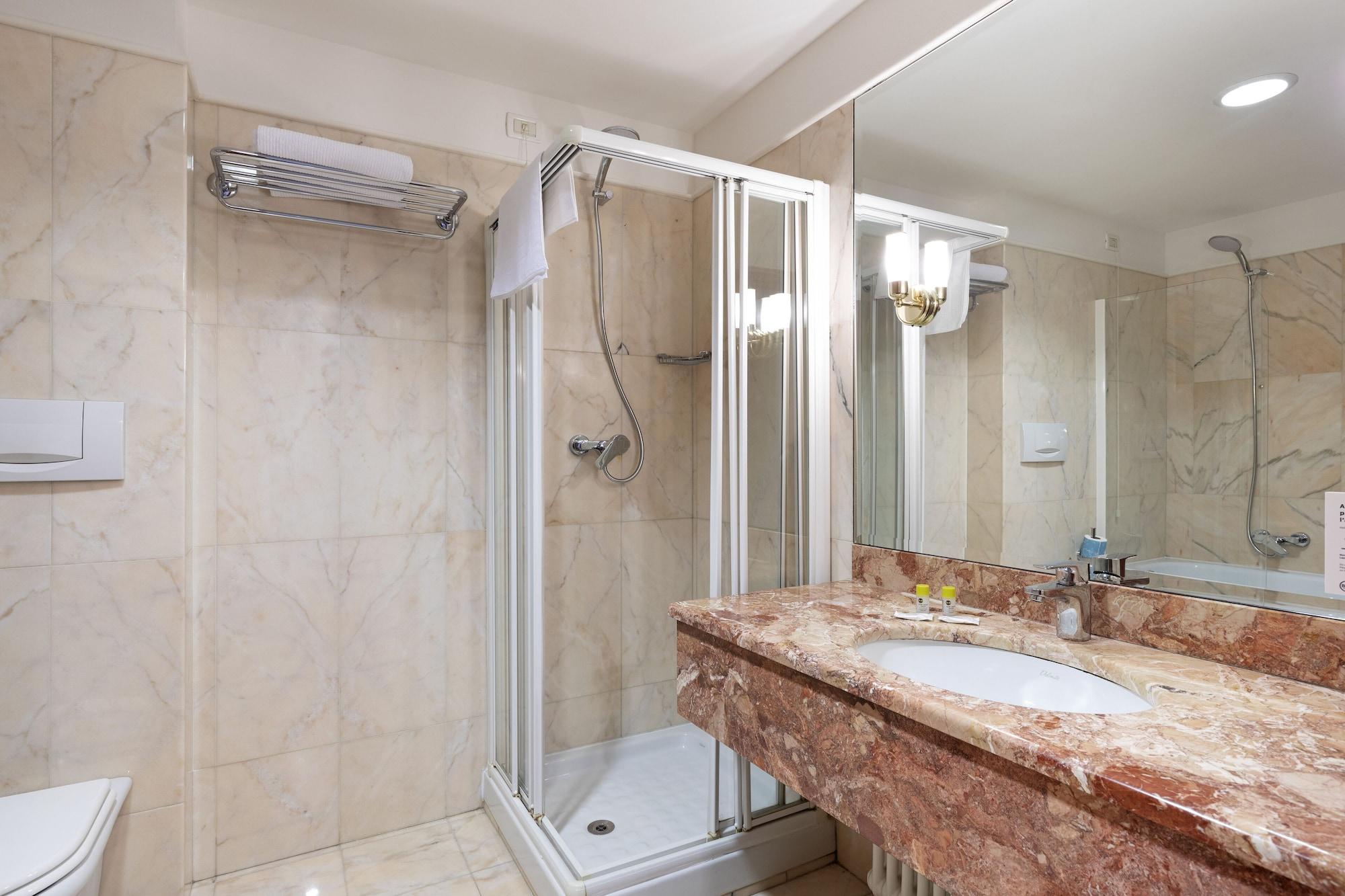 - Di Garda Hotel