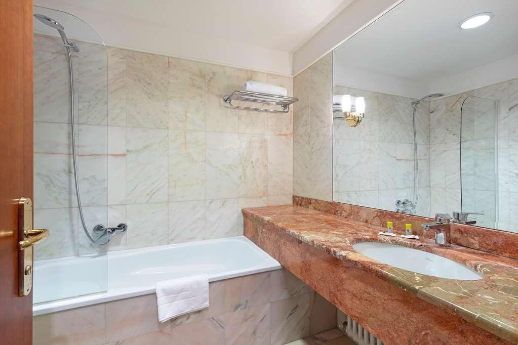 - Di Garda Hotel
