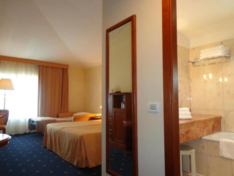- Di Garda Hotel